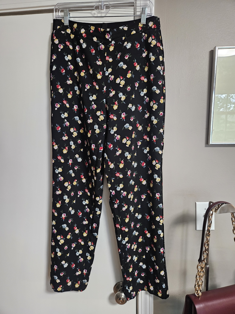 Ann Taylor Black Floral Cropped Pants